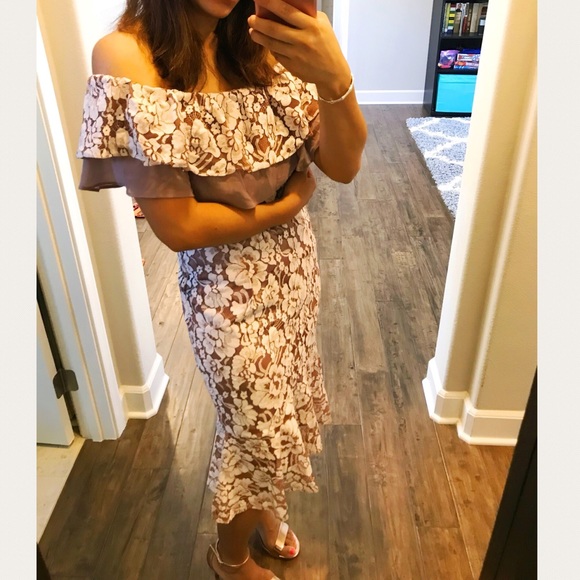 Last 1!! Gorgeous mauve off shoulder lace dress - Picture 4 of 5